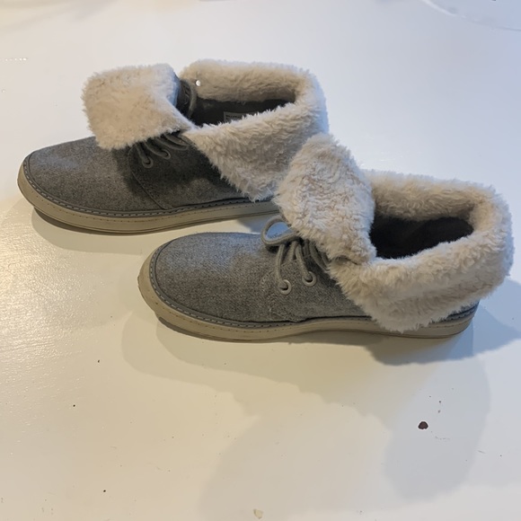 Madden NYC Milliee Faux Fur Sneakers Size 6 - Picture 3 of 6